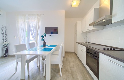 Salatic Apartment | Two bedroom apartment with terrace Vrh, Krk (A-17951-a)