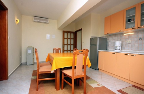 Kampor Apartment | Two bedroom apartment with terrace and sea view Kampor, Rab (A-5018-b)