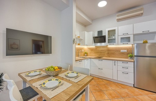 Spadici Apartment | Two-Bedroom Burin with Balcony