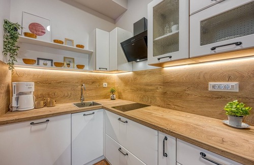 Spadici Apartment | Two-Bedroom Burin with Balcony