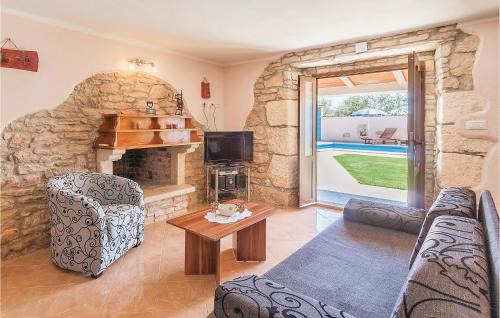 Divsici House | Two-Bedroom Holiday Home In Divsici