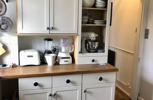 Ealing Common Apartment | Two bedroom loft style apartment in leafy suburb