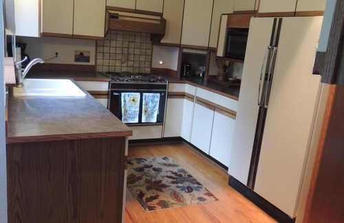 Richmond Highlands House | Two-bedroom, one bath comfortable home in Shoreline, WA
