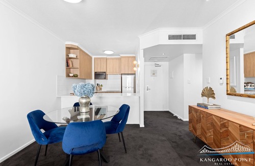 Kangaroo Point Apartment | Two Bedroom Unit on The River