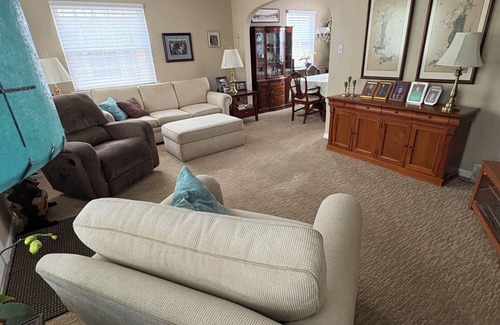 New Kensington House | Two bedrooms in New Kensington with Shuttle to Airport, US Open, Concierge Svc