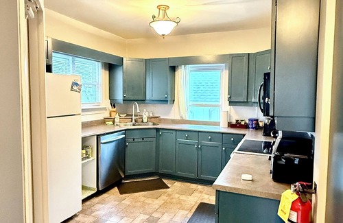 Niagara Falls House | Two bedrooms unit with jacuzzi
