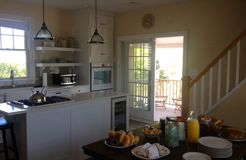 Avon House | Two blocks from the beach, a timeless "Bay Header" close to the downtown shops