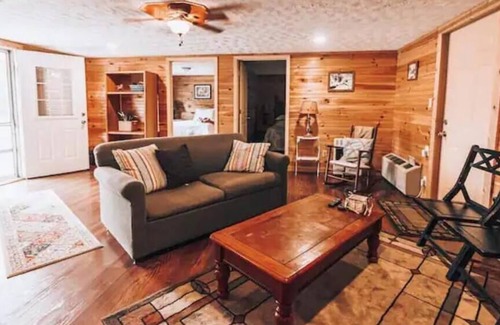 Abingdon Cabin | Two BR Cabin next to Creeper Trail
