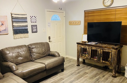 Eastern Division Apartment | Two Cozy Delightful Apt Combo As One Unit