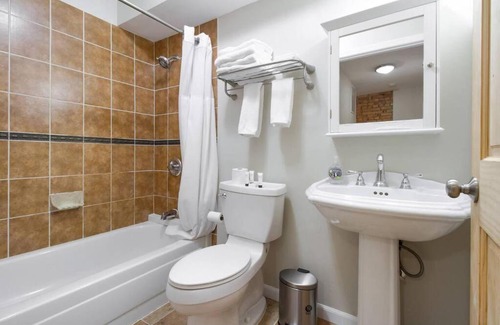 Northeast House | Two DC Rowhouses Large Groups Sleeps 21