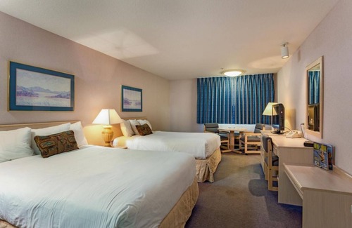 Warrenton House | Two Family-Friendly Units! Pool, Attractions and Sauna