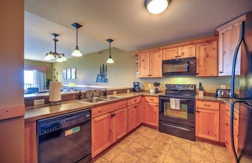 Two Harbors Condo | Two Harbors Lakefront 2BR | Pool, Hot Tub & Sauna | Pet Friendly | EV Charger