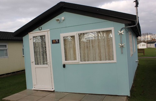 Mundesley Ski Chalet | Two Hoots is a charming & elegant chalet located in Mundesley.
