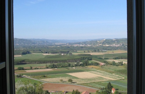 Orsara Bormida House | Two imposing houses set round an enclosed courtyard in ancient hill-top village