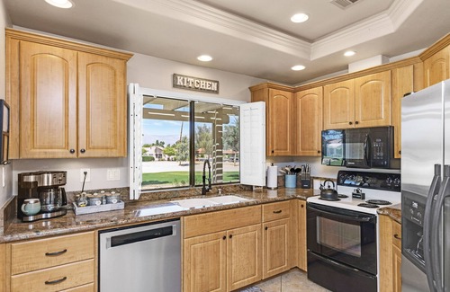 Palm Desert House | Two King π Suites,π΄Cozy Palm Desert Home Getaway β€ 2 Great for Extended Stays!