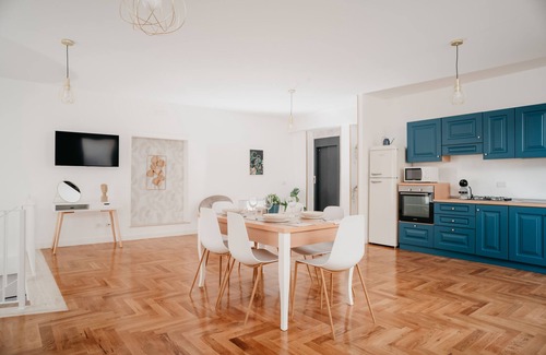 Montecalvario Apartment | Two-Level Terrace Home – Vista Napoli