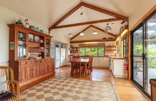 Seal Rocks House | Two Many Birds