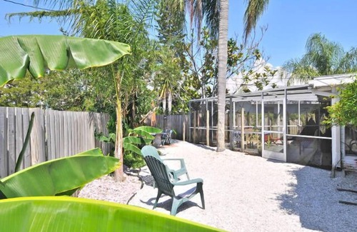 Gulf Gate Estates Apartment | Two Miles to Siesta Key