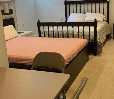 Lexington House | Two queen beds with private bathroom for summer stay
