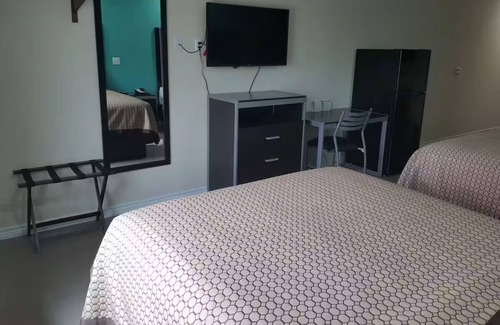 Bay City Hotel | Two Queen Non-Smoking Room, Scottish Inns and Suites Bay City TX, Free Parking
