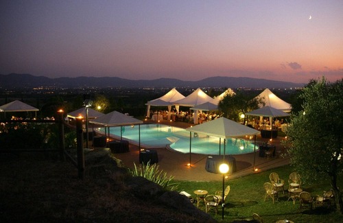 Santomato Apartment | Two-room apartment for 5 "Fattoria CasalBosco" an ancient medieval village surrounded by greenery