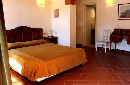 Santomato Apartment | Two-room apartment for 5 "Fattoria CasalBosco" an ancient medieval village surrounded by greenery