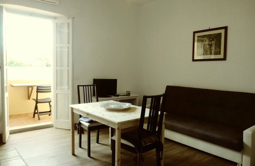 Piombino Apartment | Two-room beach apartment under the house