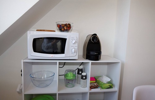 Calais Condo | TWO-ROOMED FLAT WITH SELF CHECK IN, Netflix & WIFI