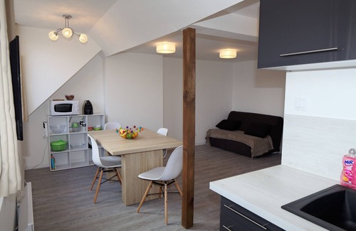 Calais Condo | TWO-ROOMED FLAT WITH SELF CHECK IN, Netflix & WIFI
