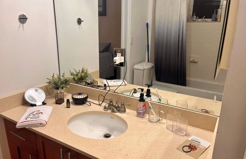 Riverside Park Apartment | Two rooms with private bathroom in shared house