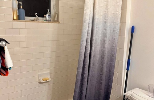 Riverside Park Apartment | Two rooms with private bathroom in shared house