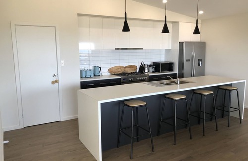 Carrickalinga House | Two storey modern beach house with stunning views