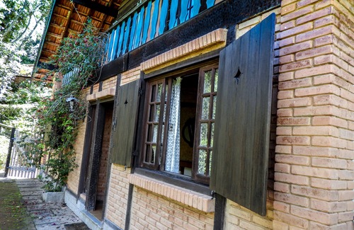 Mury House | Two-story house in Mury