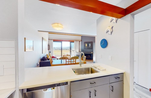 Black Butte Ranch Condo | Two-story, mountain-view condo with washer/dryer, pools, spa, tennis & gym
