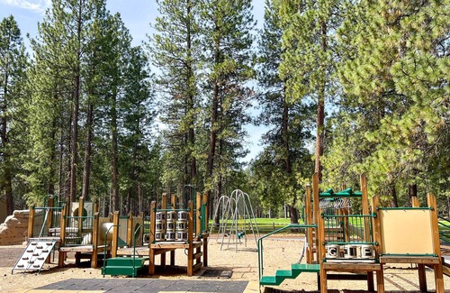 Black Butte Ranch Condo | Two-story, mountain-view condo with washer/dryer, pools, spa, tennis & gym