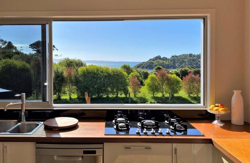 Tata Beach House | Two Waters Beach House - 5 minutes walk to Ligar Bay Beach