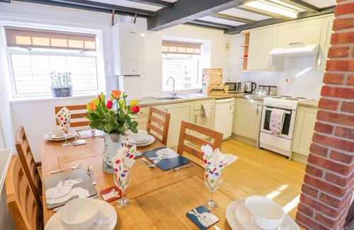Carno Cottage | TY HAF, pet friendly, luxury holiday cottage, with pool in Carno