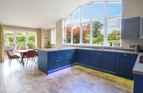 Llanfair Caereinion Cottage | TY ISAF, pet friendly, with open fire in Llanfair Caereinion