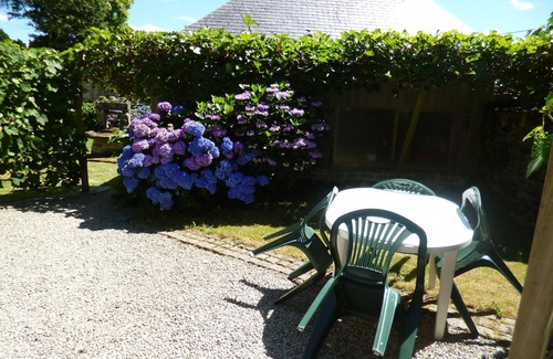 Bieuzy Cottage | Ty Kreiz cottage: comfort and character in 15th century walls