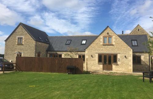 Carterton House | Ty Nant Cottages and Suites