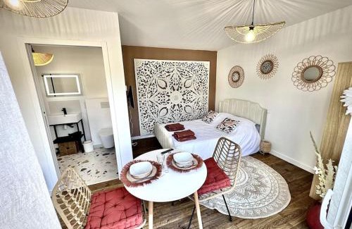 Saint-Ave Apartment | Ty Ne Hue, Charmant Studio avec extérieur clos et Parking