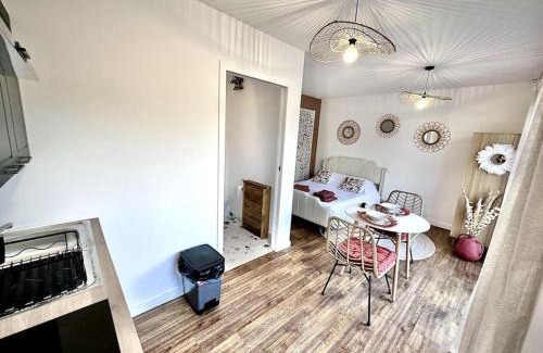 Saint-Ave Apartment | Ty Ne Hue, Charmant Studio avec extérieur clos et Parking
