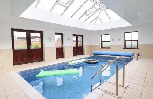 Llanfair Caereinion House | Ty Newydd