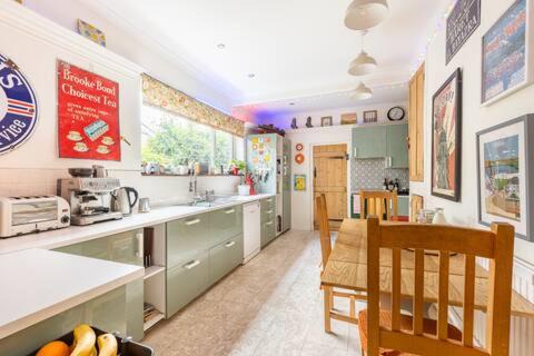 Neath Bed & Breakfast | Tŷ Selah, Rugby Ave, Neath