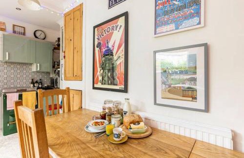 Neath Bed & Breakfast | Tŷ Selah, Rugby Ave, Neath