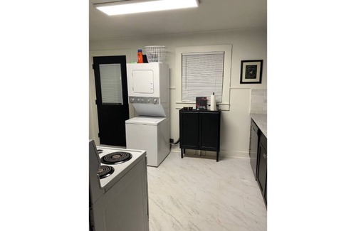 Tyler House | Tyler's Texas Rose, a beautiful 2BR/1BA house with back yard