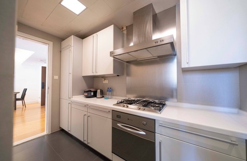 Xujiahui Bed & Breakfast | Tyms 1BR 1BA Apt Xujiahui Metro
