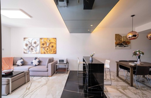Xujiahui Bed & Breakfast | Tyms Modern 2BR 1BA Loft Yongxin