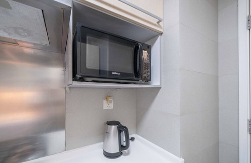 Xujiahui Bed & Breakfast | Tyms Modern 2BR 1BA Suite Xujiahui Metro
