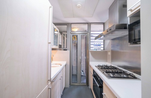 Xujiahui Bed & Breakfast | Tyms Modern 2BR 1BA Suite Xujiahui Metro